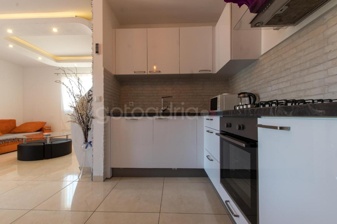 Apartment Vesna With Balcony & Free Parking Makarska Ngoại thất bức ảnh